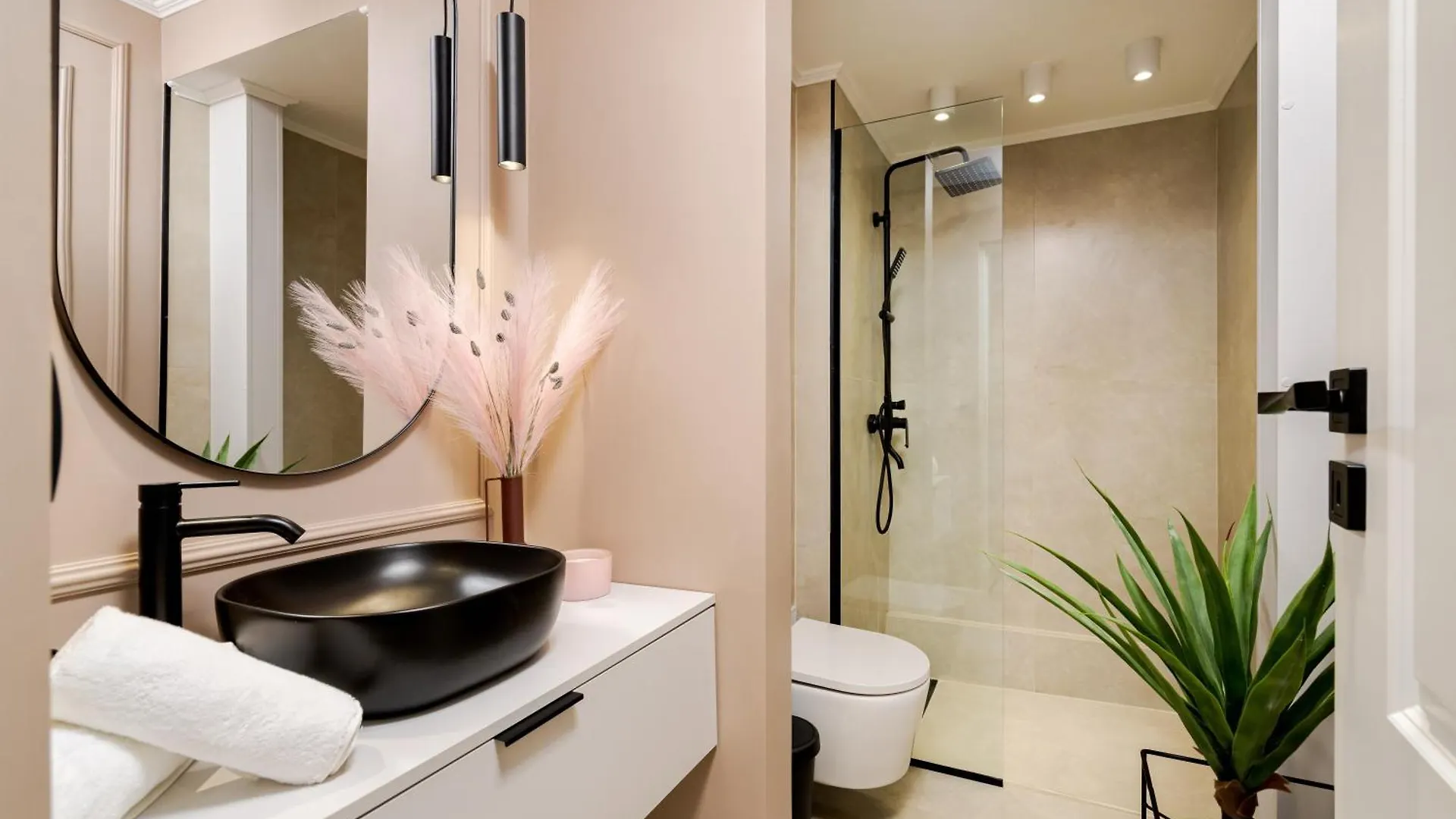 Designer Apartment - Ultracentral - Luxury Living Bukarest